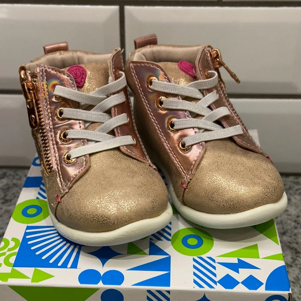 Step Up Studio Infant Girls 5M Rose Gold Glitter Zip 1st High Top Sneakers Easy‎
